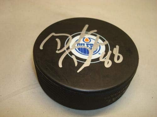 Brandon Davidson potpisao je hokejaški pak Edmonton Oilers s autogramom 1-u-NHL Pak s autogramom